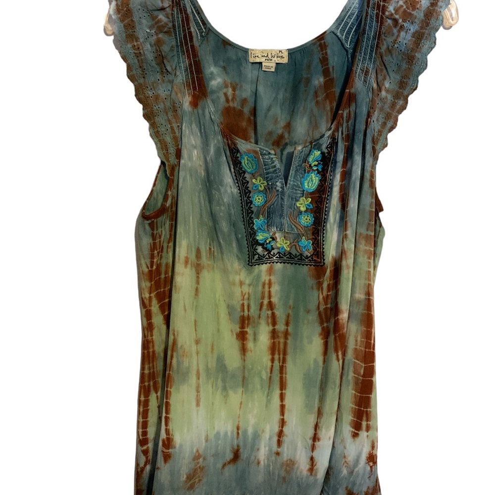 This Bohemian Live And Let Live Blouse In A Tye-Die Style Is So Cute!